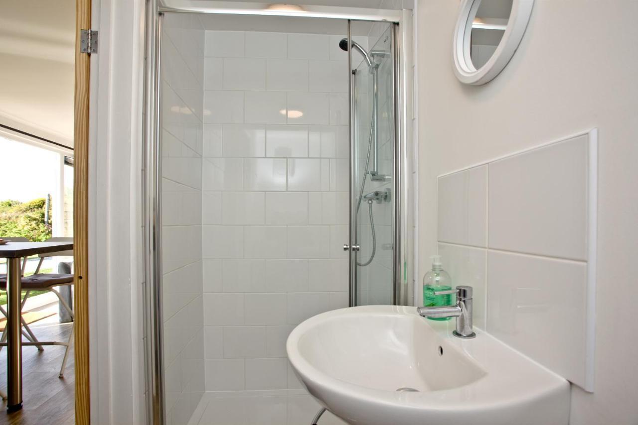 Wheal Prosper- Beautifully Fitted Wooden Lodge Helston Cornwall Εξωτερικό φωτογραφία