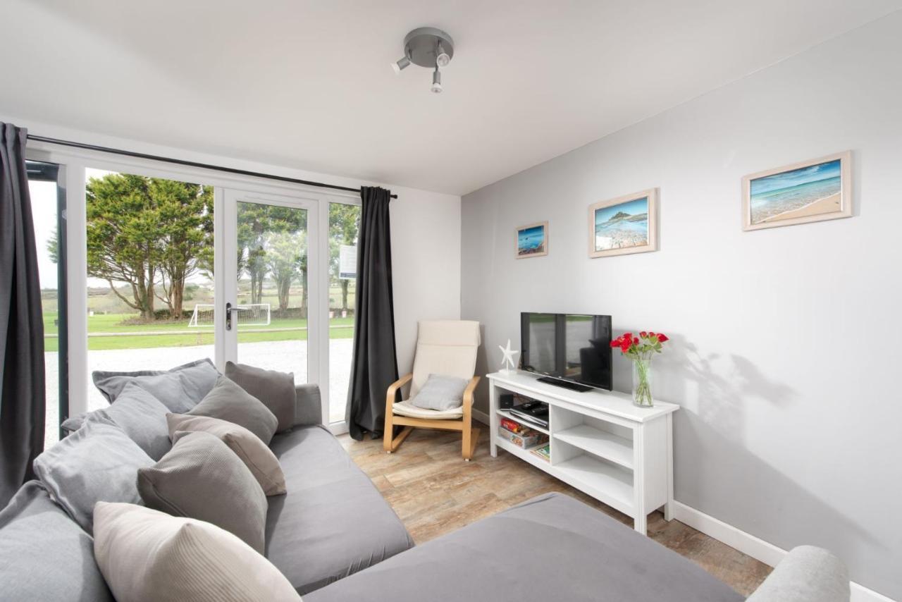 Wheal Prosper- Beautifully Fitted Wooden Lodge Helston Cornwall Εξωτερικό φωτογραφία