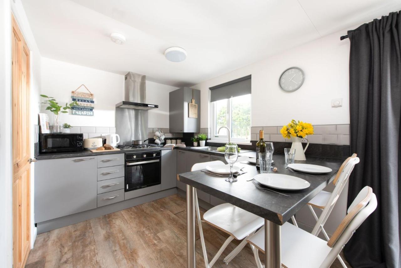 Wheal Prosper- Beautifully Fitted Wooden Lodge Helston Cornwall Εξωτερικό φωτογραφία