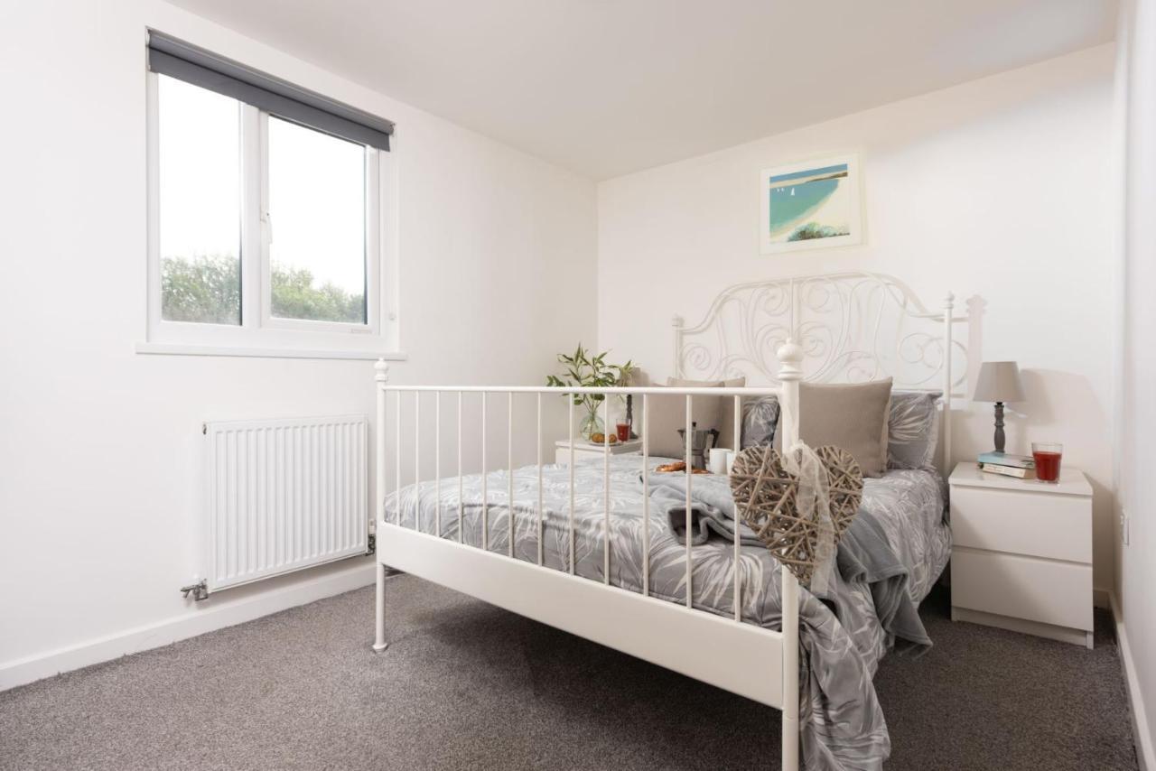 Wheal Prosper- Beautifully Fitted Wooden Lodge Helston Cornwall Εξωτερικό φωτογραφία